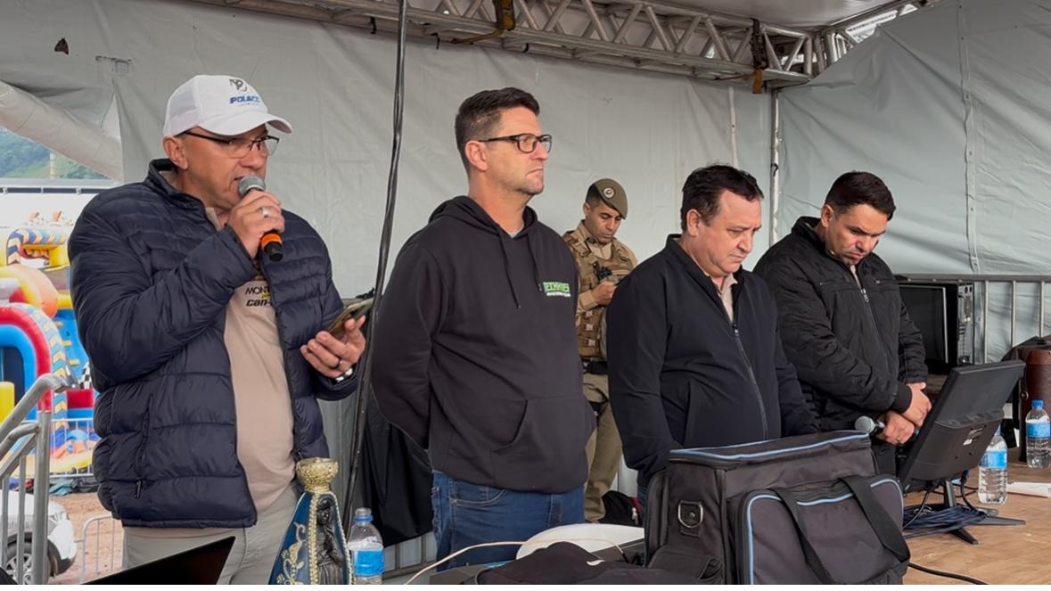 Fenajeep presta homenagem às vítimas de acidente com balão em Santa Catarina