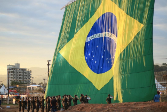 Hasteamento da Bandeira Nacional - XXV Fenajeep